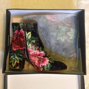 Floral Velvet Ankle Bootie for Spring / Autumn